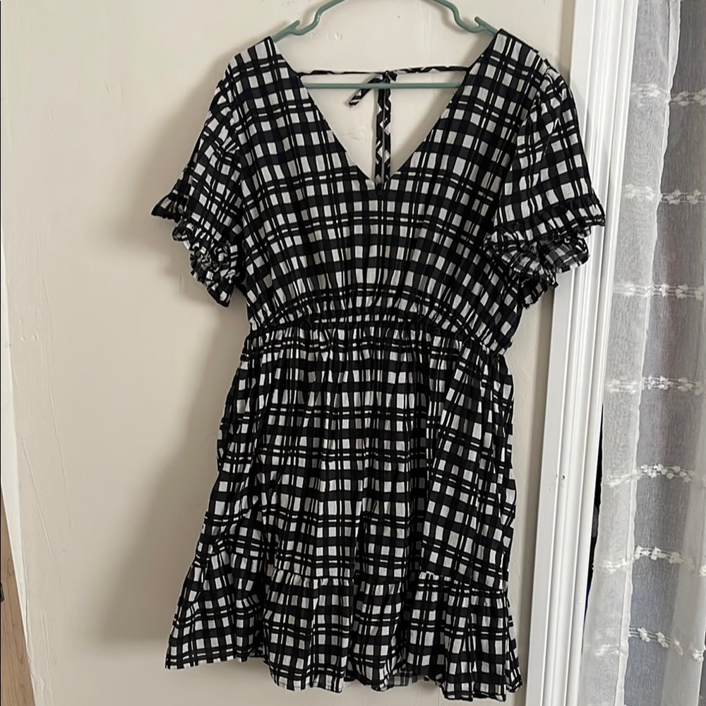 Terra & Sky Black and White Flutter Sleeve Mini Dress